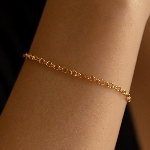 Jewelry - Women’s gold stainless steel round 6.5 inch bracelet - with 2 inch extender